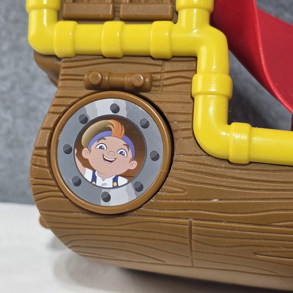 Disney Jake & the Never Land Pirates Ship Bathtub Playset w/ Jake figure - Picture 3 of 14
